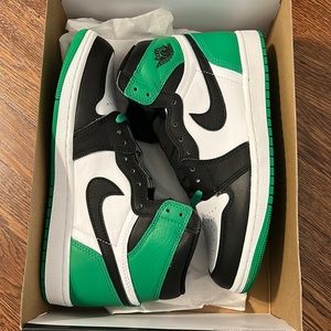 Nike Air Jordan 1 Retro High OG SIZE 8.5 , never worn, perfect condition
